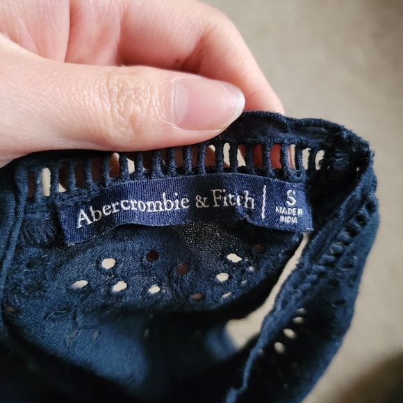 Abercrombie & Fitch Navy Eyelet Sleeveless Blouse S - Picture 3 of 3
